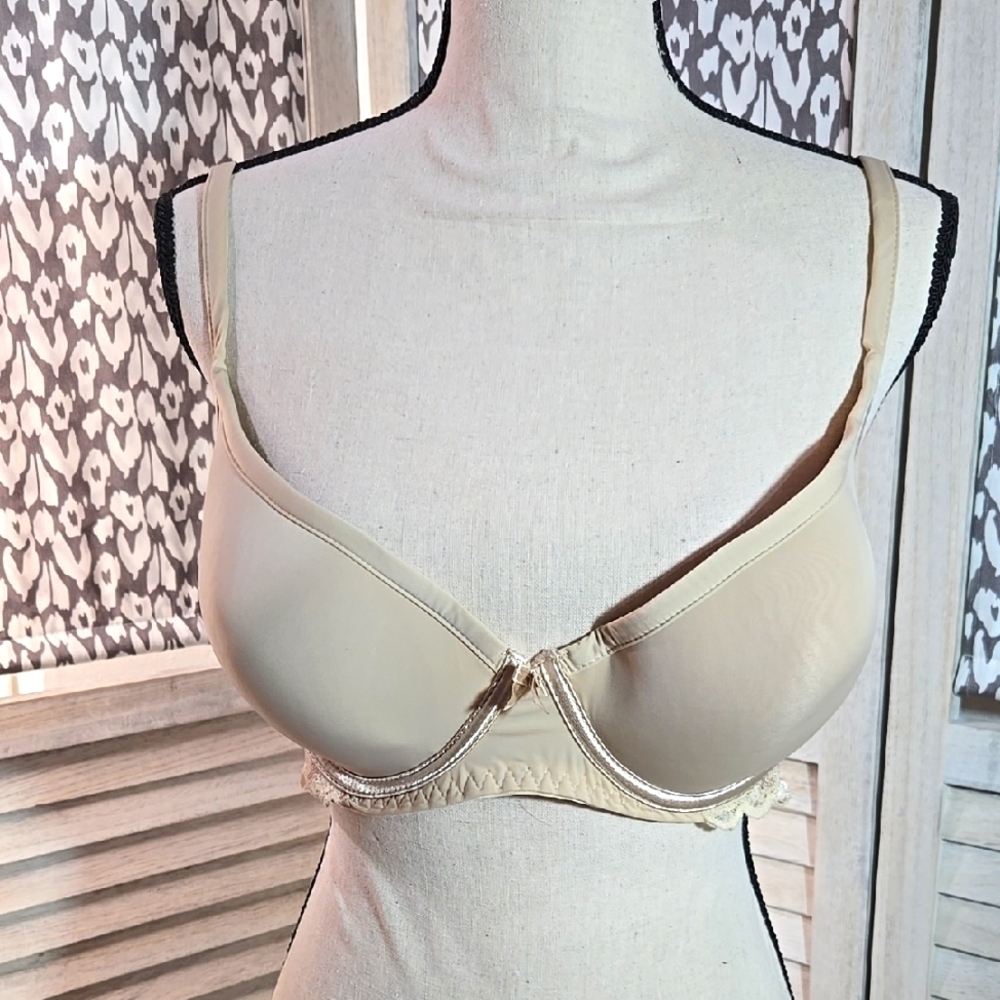NWOT Lace Underwire Bra  Cream 3 Hook Adjustable 38D